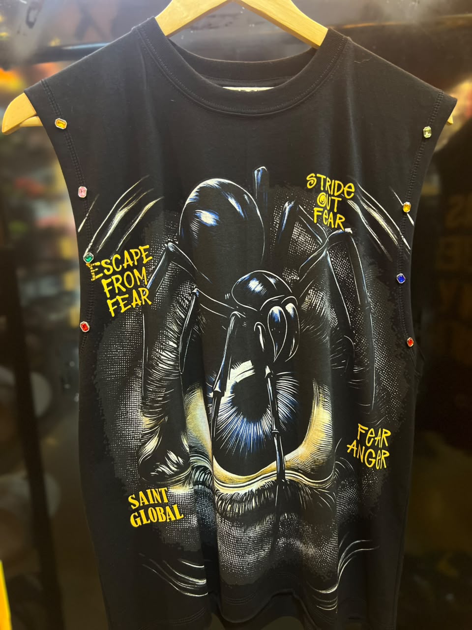 BVD Muscle Tee. Negra con perlas