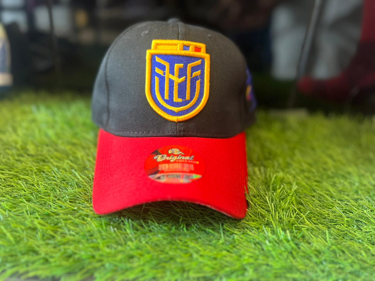Gorra de ecuador Negra Con Rojo