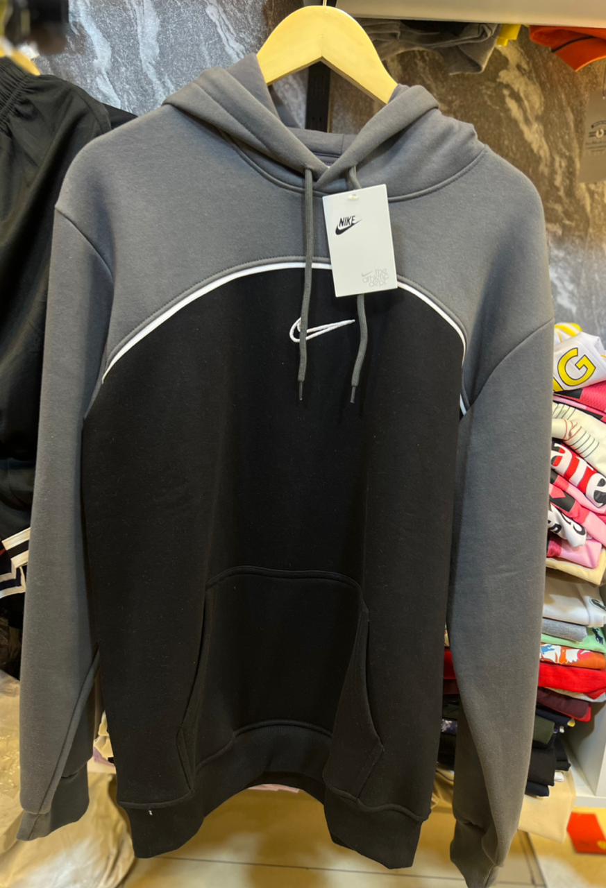 Buzo Nike gris con negro